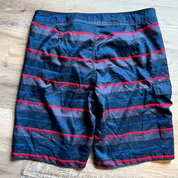 Old Navy : striped board shorts - Picture 2 of 6